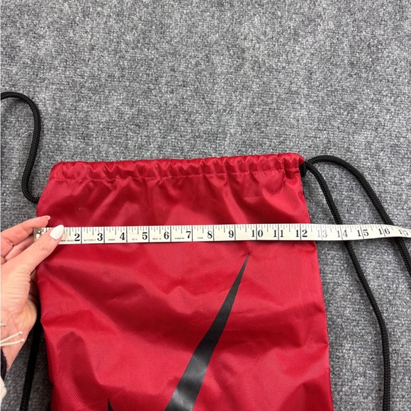 NIKE Men’s Black/Red Nike Swoosh Drawstring Bag One Size - Picture 5 of 6